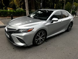 Toyota Camry view 3