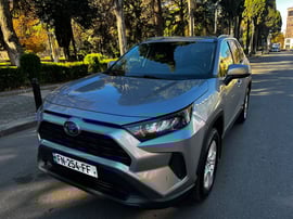 Toyota RAV4 view 4