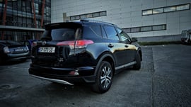 Toyota RAV4 Limited view 3