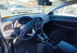 Hyundai Elantra view 3