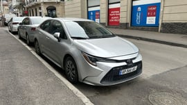 Toyota Corolla — exterior view 2