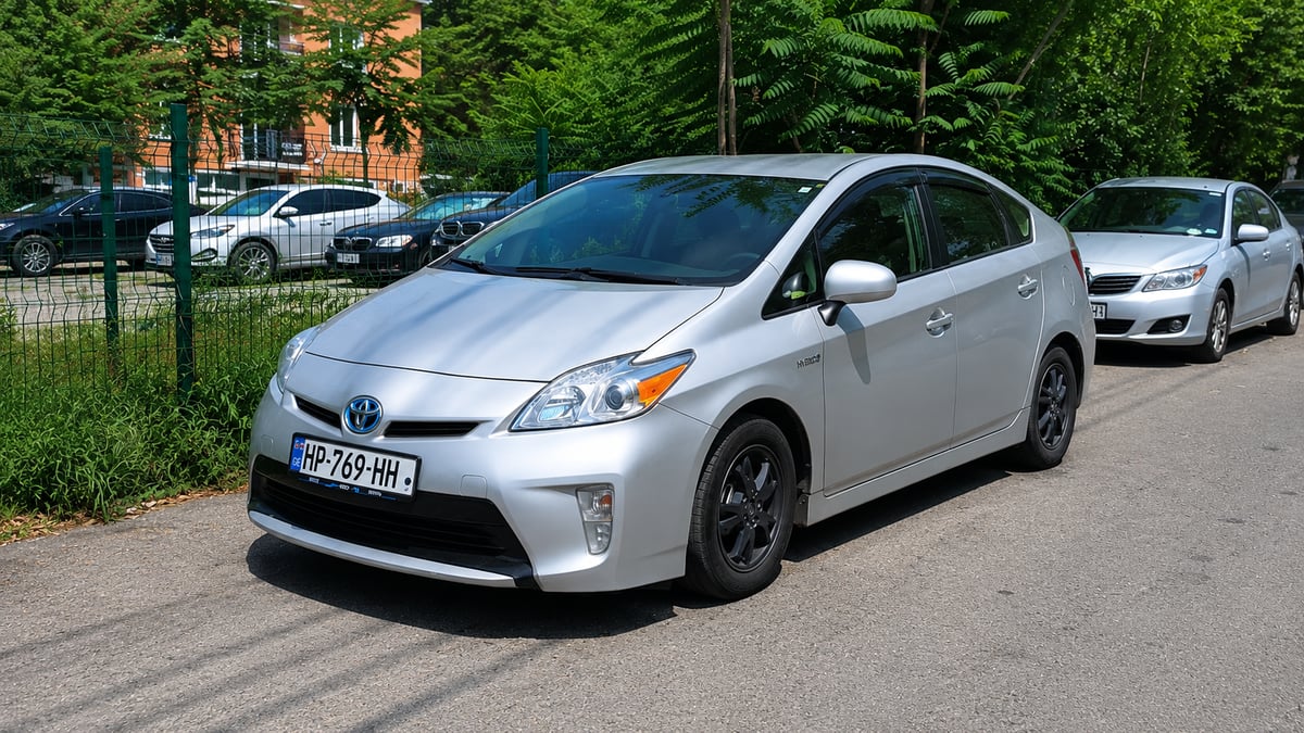 Toyota Prius for rent in Georgia from 30 € per day