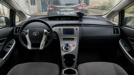 Toyota Prius — exterior view 4