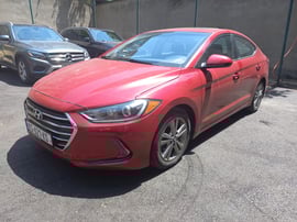 Hyundai Elantra view 3