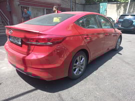 Hyundai Elantra view 4
