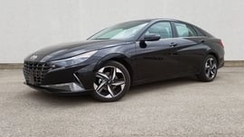 Hyundai Elantra — exterior view 1