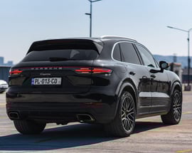 Porsche Cayenne view 3