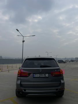 BMW X5 view 3