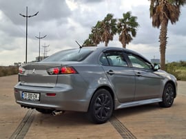 Mitsubishi Lancer view 2