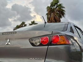 Mitsubishi Lancer view 3