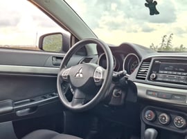 Mitsubishi Lancer view 4