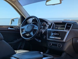 Mercedes-Benz GLS view 3