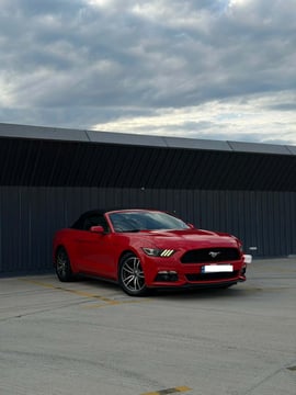 Ford Mustang view 5