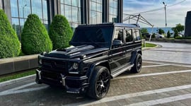 Mercedes-Benz G500 view 2