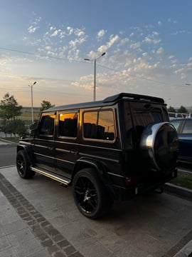 Mercedes-Benz G500 view 3