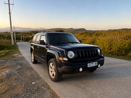 Jeep Patriot — exterior view 2