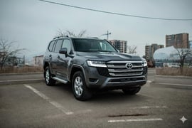 Toyota Land Cruiser 300 view 5