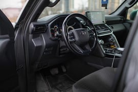 Toyota Land Cruiser 300 view 7