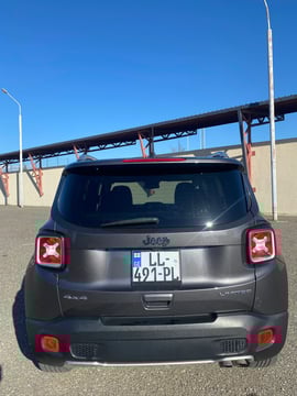 Jeep Renegade — exterior view 4