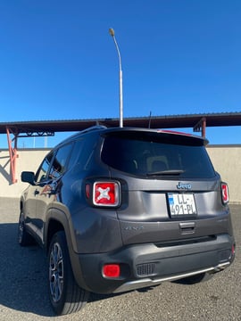 Jeep Renegade — exterior view 5