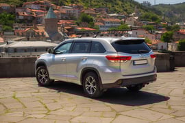 Toyota Highlander view 3