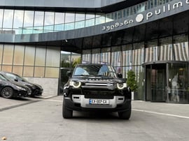 Land Rover Defender view 6