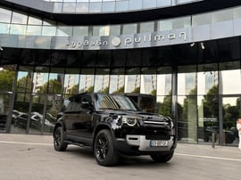 Land Rover Defender view 7