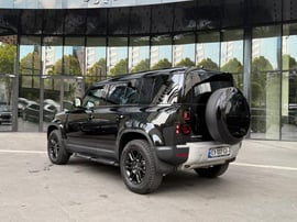 Land Rover Defender view 4