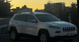 Jeep Cherokee view 2