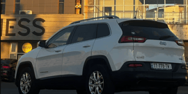 Jeep Cherokee view 3