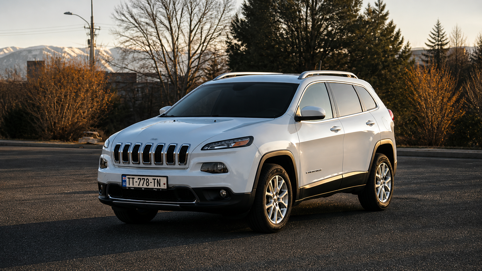 Jeep Cherokee — exterior view 1