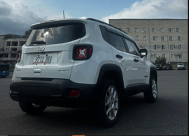 Jeep Renegade view 2
