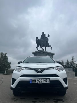 Toyota RAV4 view 2