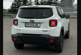 Jeep Renegade — exterior view 3