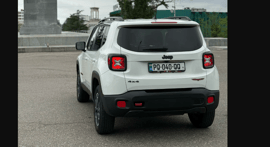 Jeep Renegade — exterior view 4