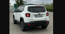 Jeep Renegade — exterior view 5
