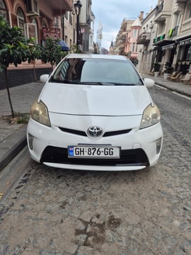 Toyota Prius Hybrid view 2