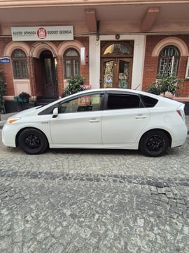 Toyota Prius Hybrid view 5