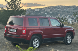 Jeep Patriot — exterior view 4