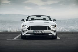 Ford Mustang Cabrio view 2