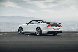 Ford Mustang Cabrio view 4