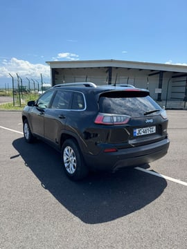 Jeep Cherokee view 3