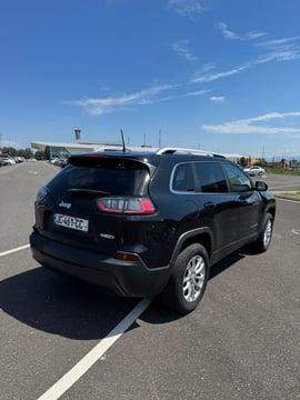 Jeep Cherokee view 4