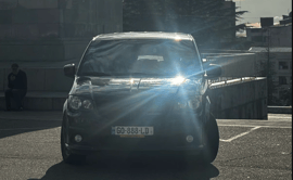 Dodge Grand Caravan — exterior view 2