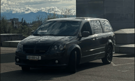 Dodge Grand Caravan — exterior view 4