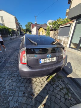 Toyota Prius Hybrid view 4