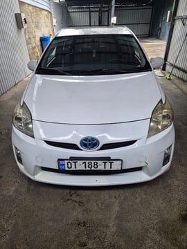 Toyota Prius view 5