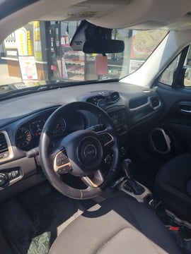 Jeep Renegade — exterior view 4