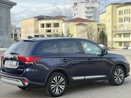 Mitsubishi Outlander — exterior view 4