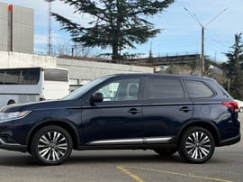 Mitsubishi Outlander — exterior view 5